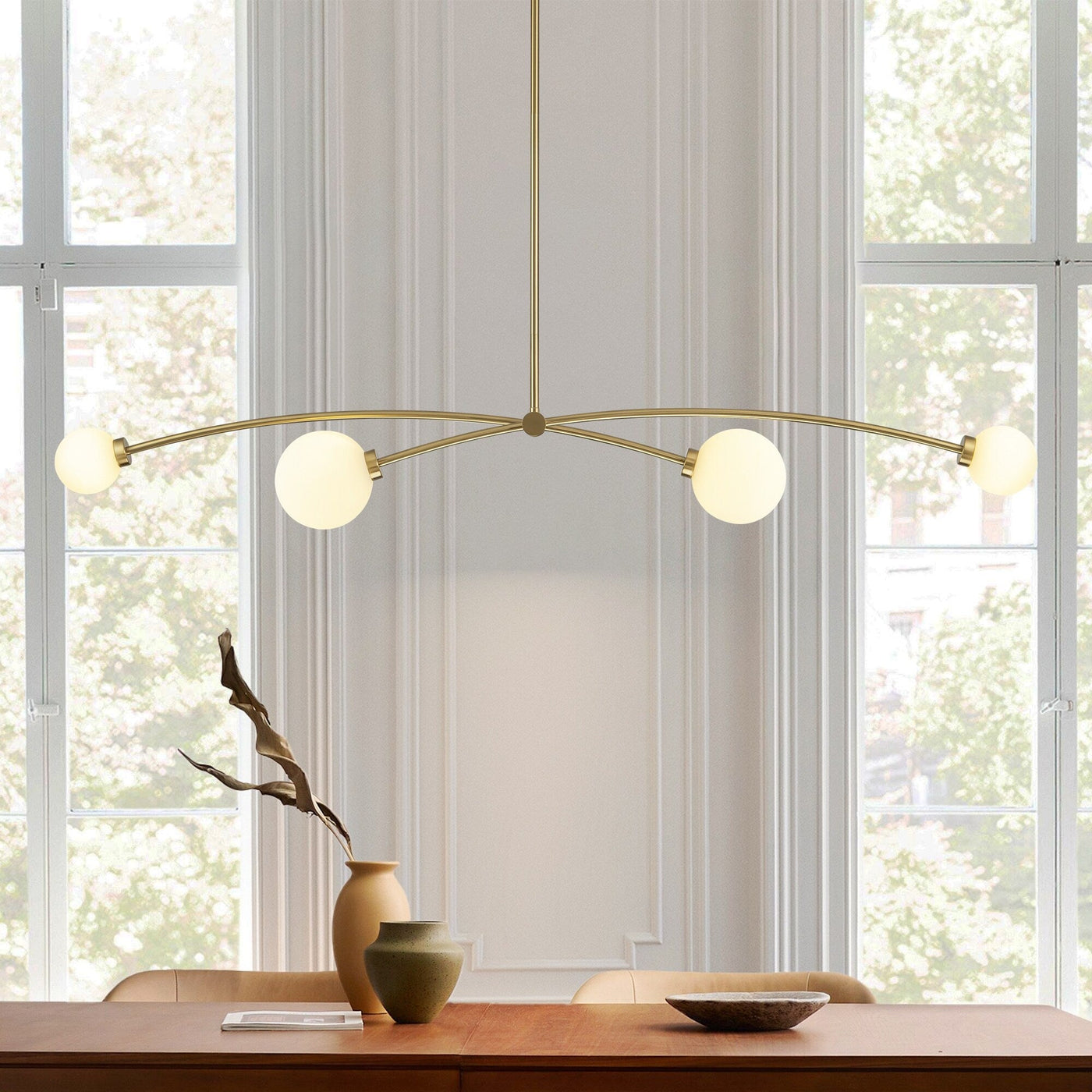 Suspension Sputnik linéaire simple et moderne à 4 lumières, couleur or, pour îlot de cuisine ou salle à manger – 130 cm (l) x 28 cm (p) x 15 cm (h).