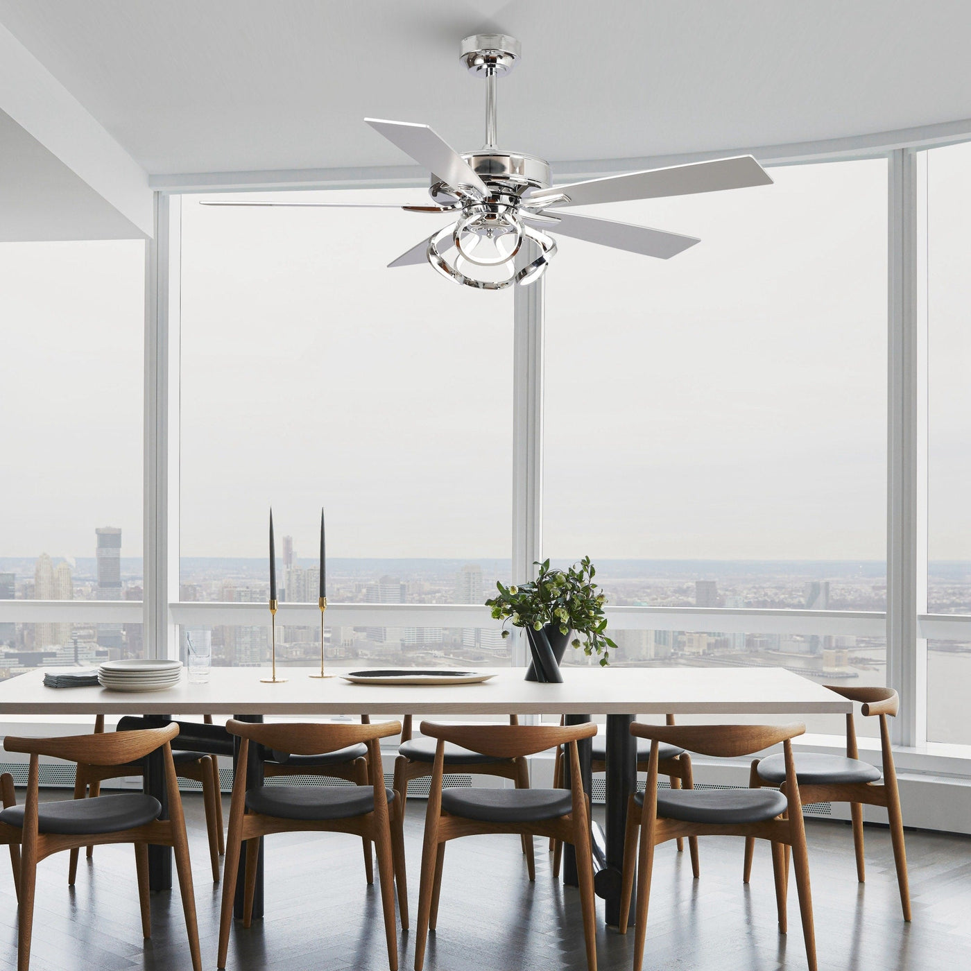 Ventilateur de plafond LED d'intérieur moderne chromé/noir à intensité variable avec lumière et télécommande