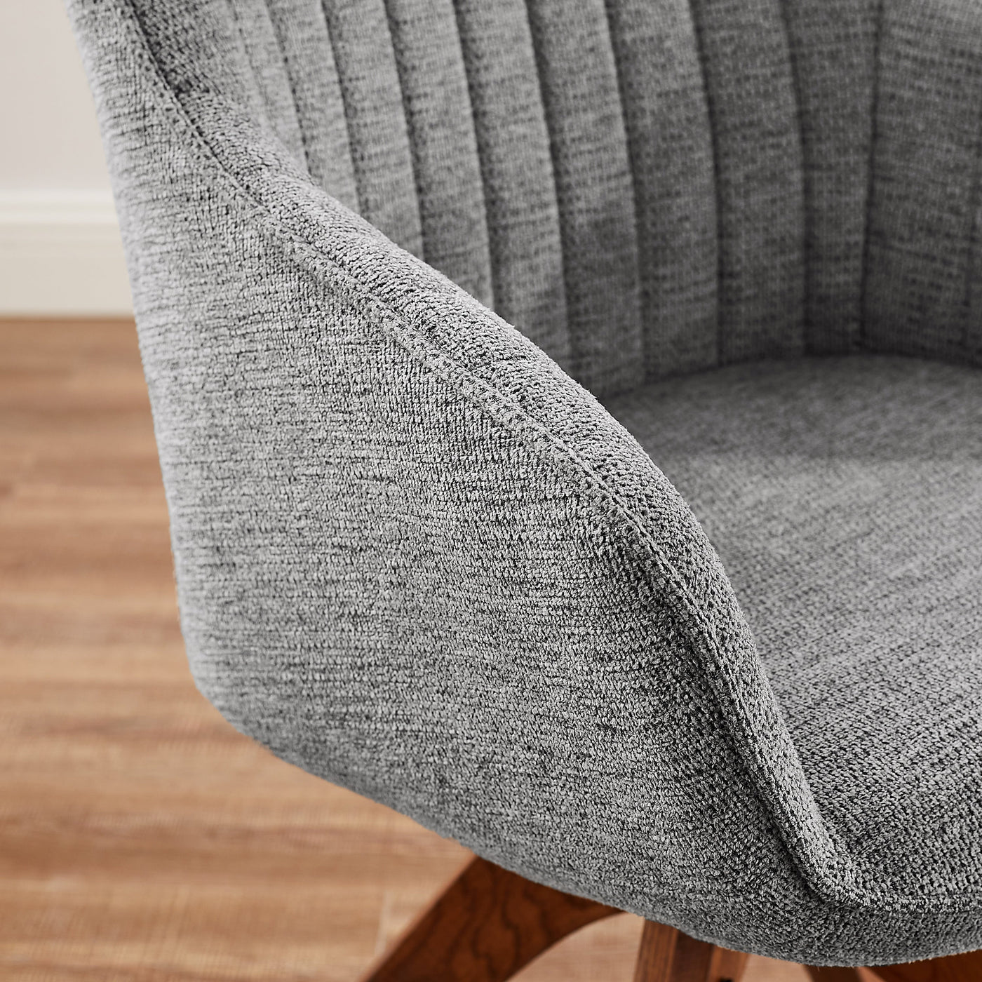 Fauteuil d'appoint pivotant Art Leon pour bureau moderne avec pieds en bois