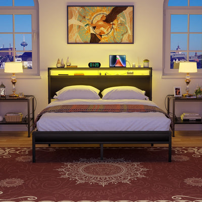 Cadre de lit plateforme en bois de style ferme avec station de charge et lumières LED