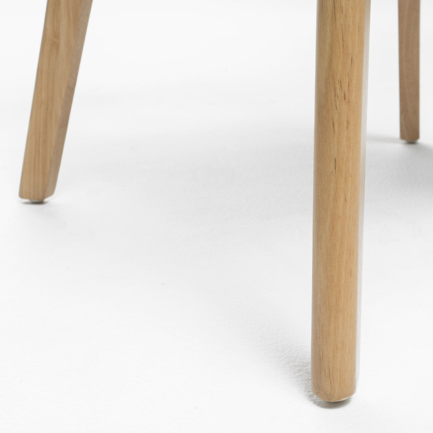 Chaise de salle à manger Abrielle en bois d'hévéa rembourrée de style milieu de siècle (lot de 2) par Christopher Knight Home