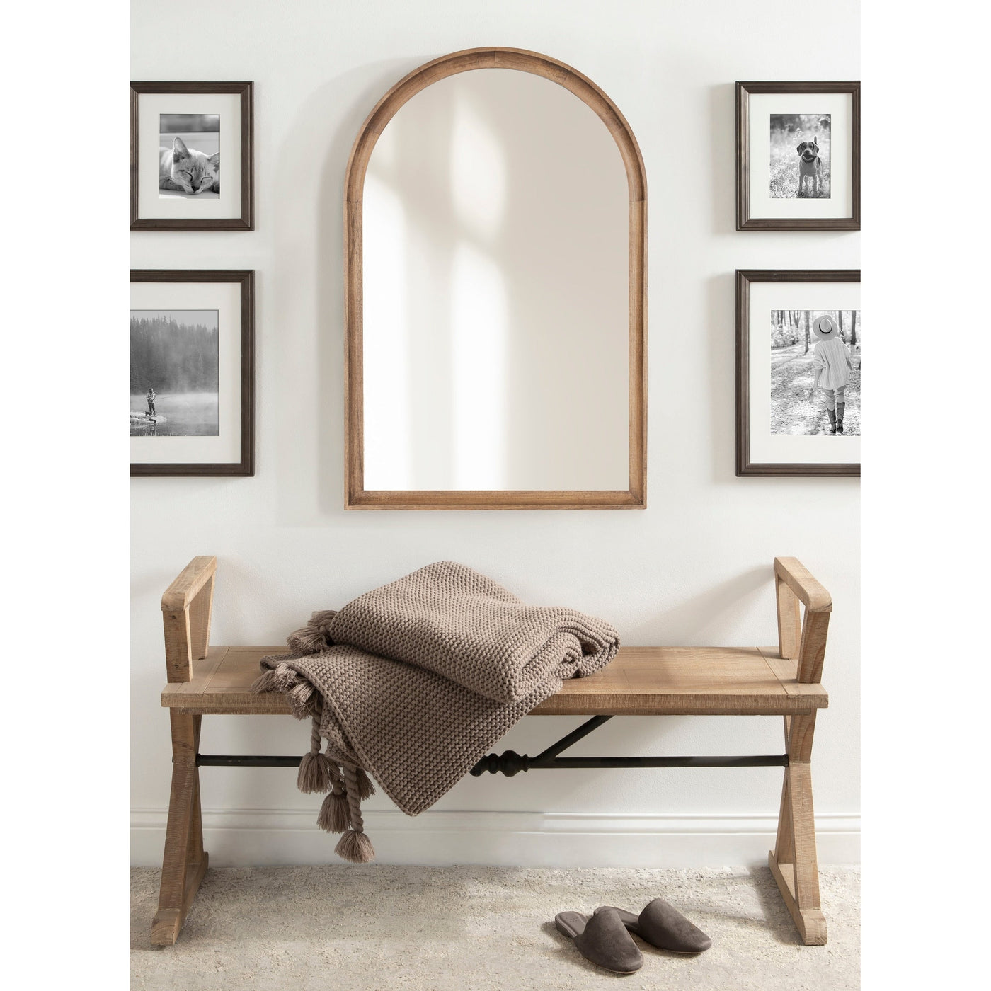 Miroir mural en bois Arch de Kate et Laurel Hatherleigh