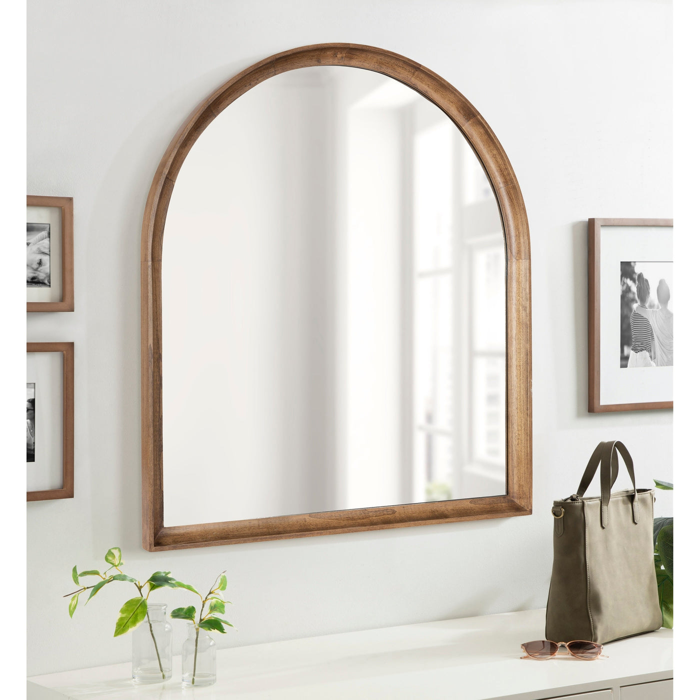 Miroir mural en bois Arch de Kate et Laurel Hatherleigh
