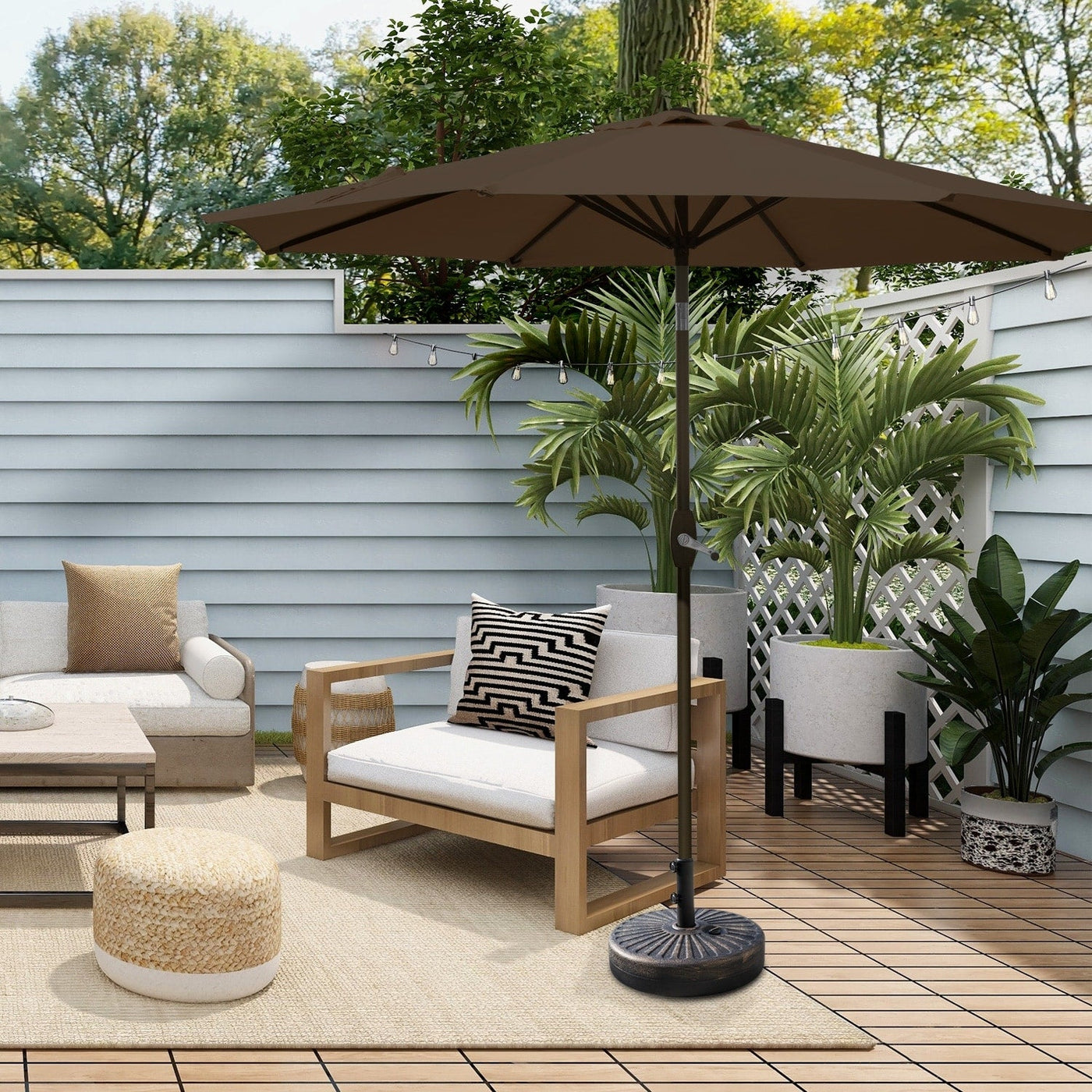Parasol de patio Lopes de 9 pieds avec base en finition bronze et support de poids inclus