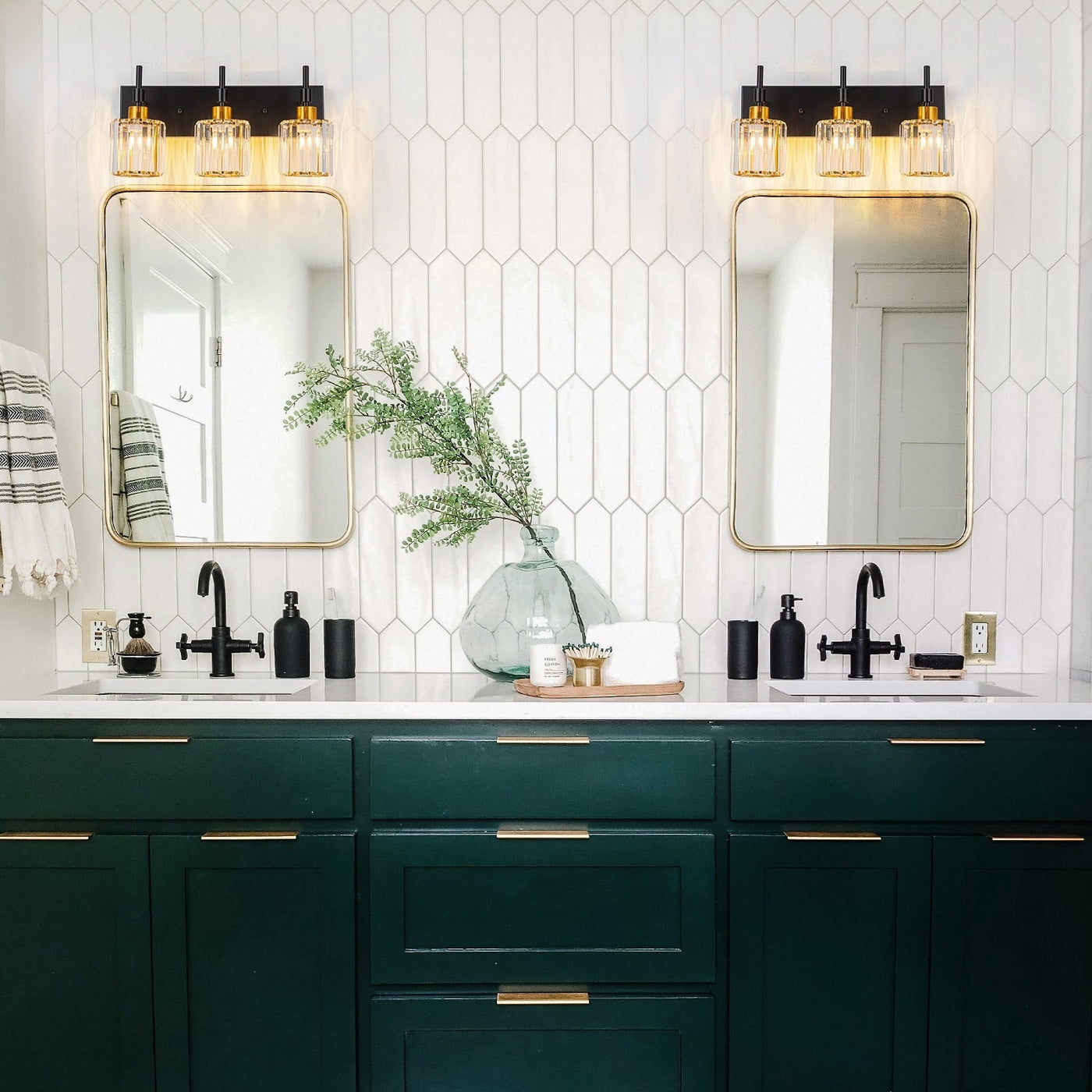 Appliques murales modernes à intensité variable pour salle de bain avec abat-jour en cristal