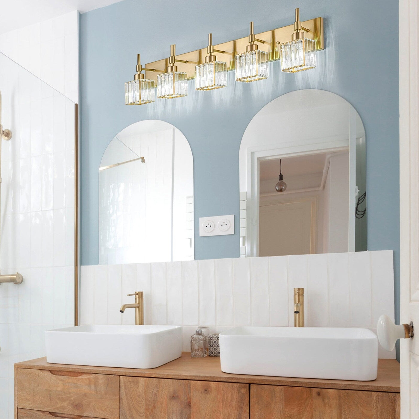 Luminaires de salle de bain en cristal à intensité variable Ora Modern sur miroir Glam Vanity Lights