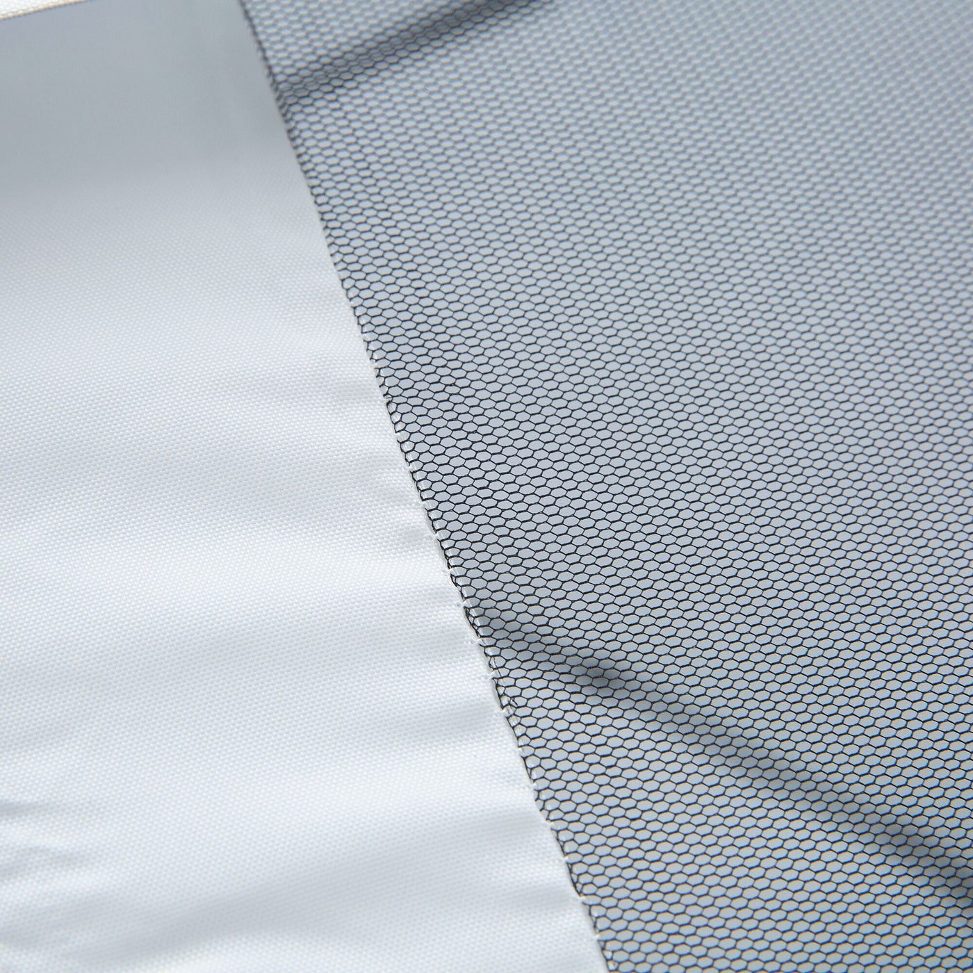 Auvent pop-up robuste Outsunny 10' x 10' avec filet latéral en maille amovible, conception d'installation facile, événement de fête en plein air