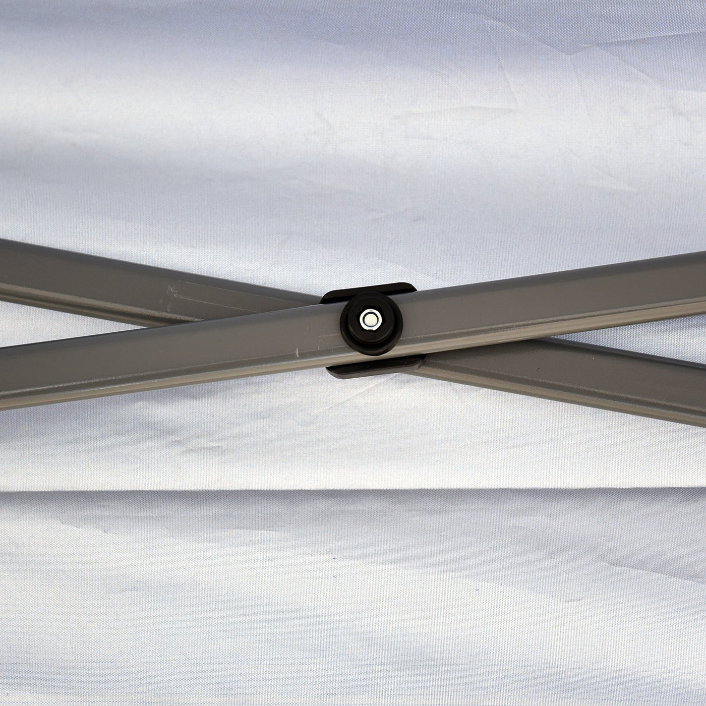 Auvent pop-up robuste Outsunny avec cadre robuste, toit anti-UV et sac de transport pour terrasse, jardin, plage et arrière-cour