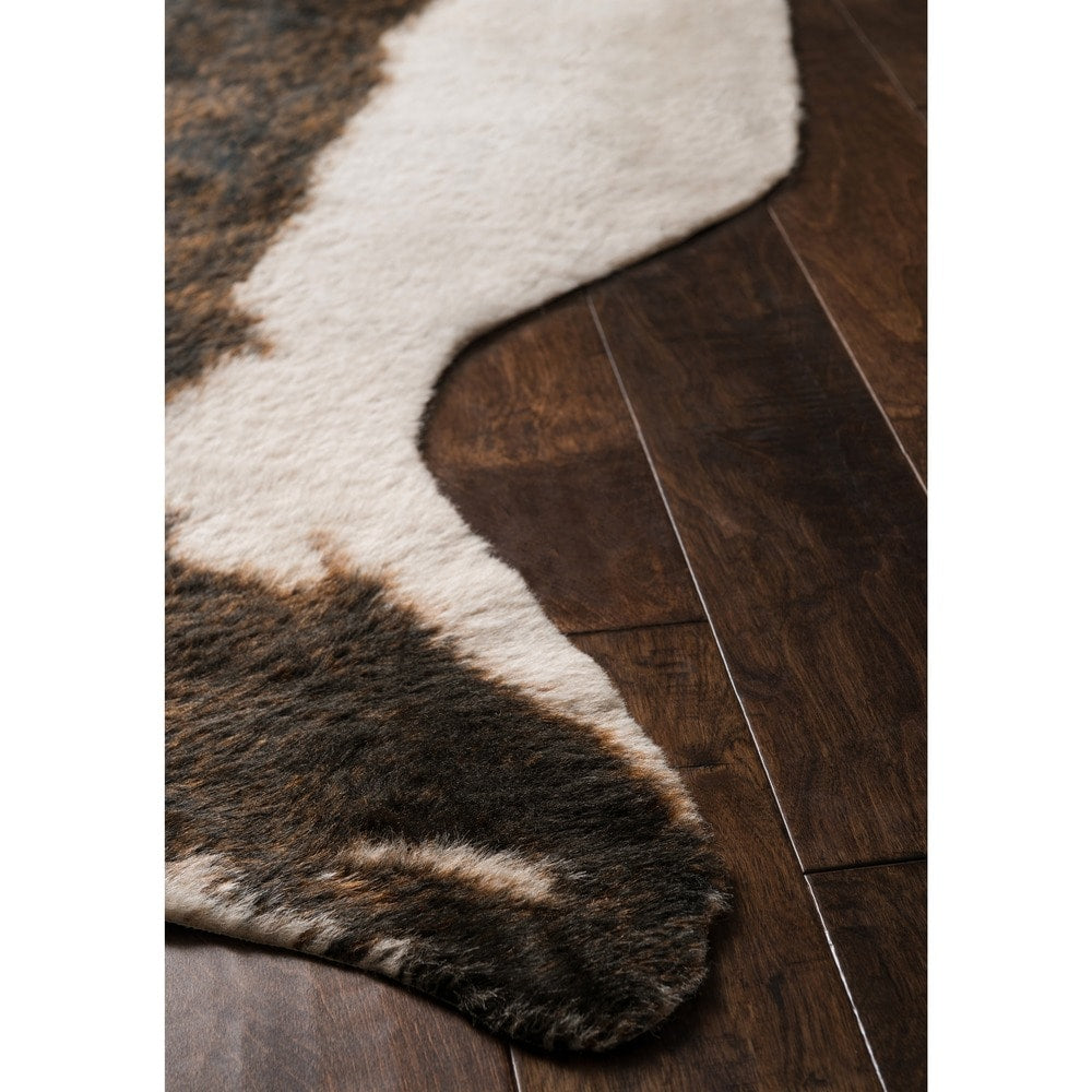 Tapis en fausse peau de vache Yosemite d'Alexander Home