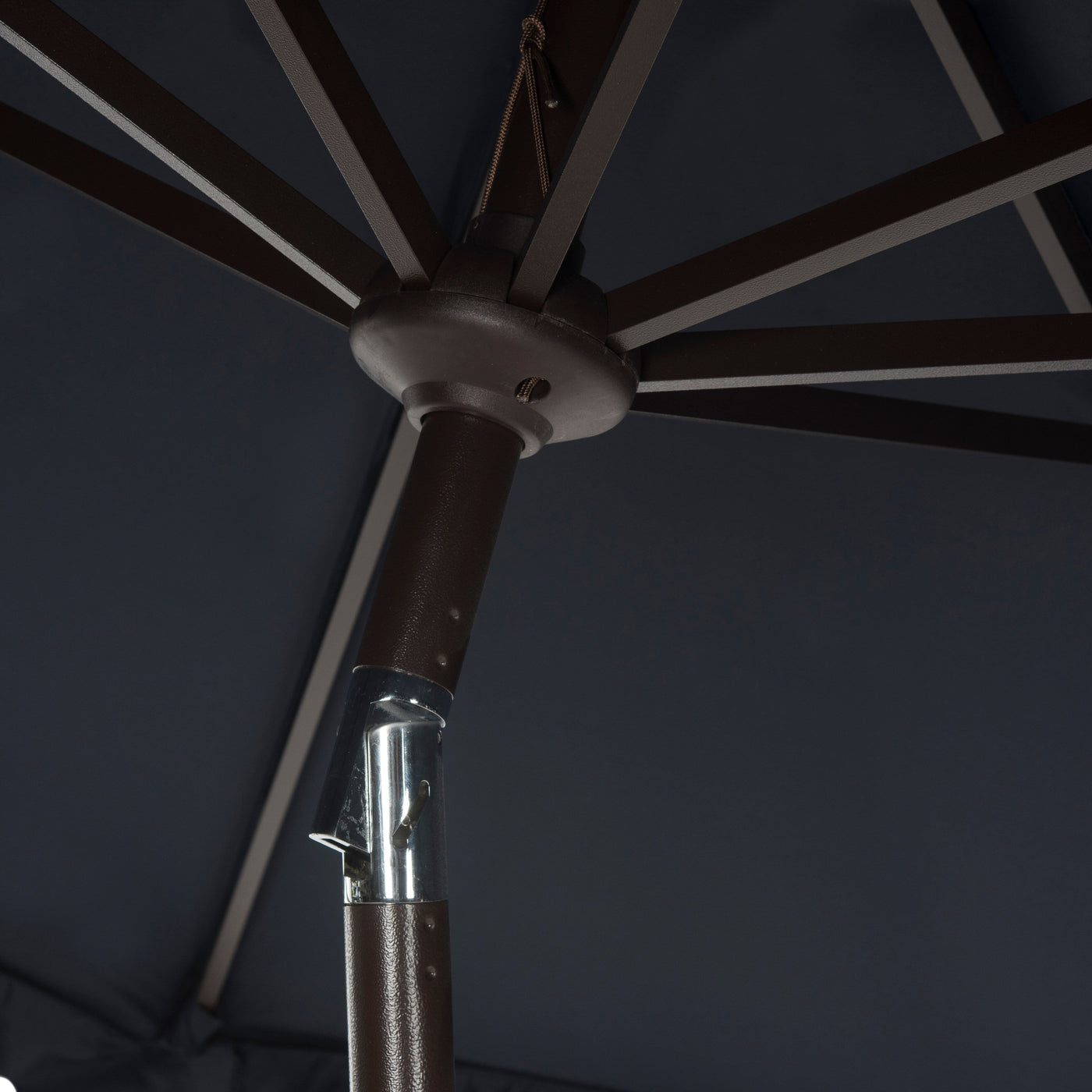 Parasol élégant SAFAVIEH Gebbine de 9 pieds